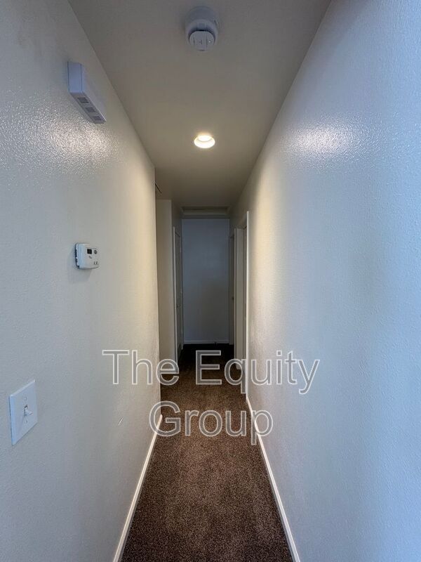 Building Photo - 723 N Simon St