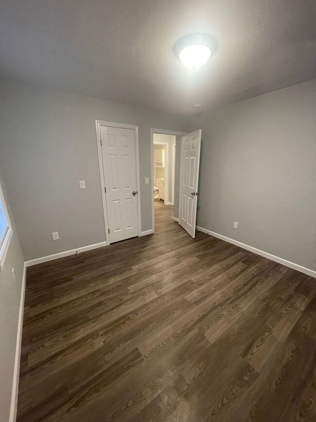 Building Photo - Stunning Newly Remodeled Two Bedroom Home ...