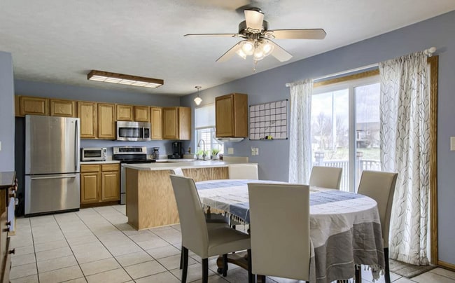 Building Photo - 5 Bedroom/3.5 Bath Single Family Home