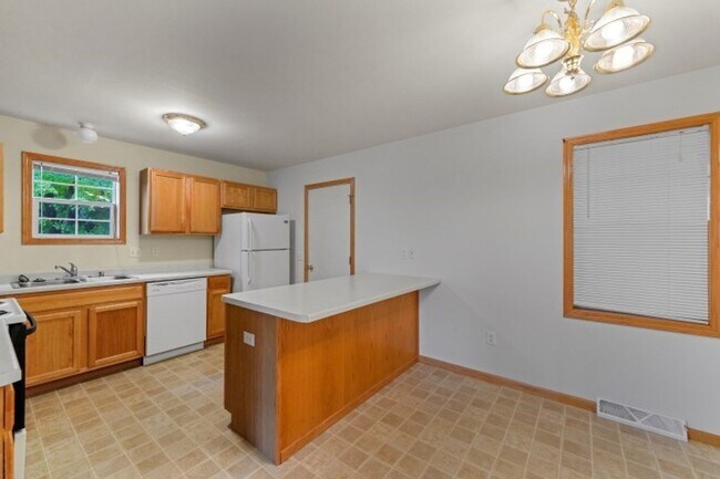 Building Photo - 612-614 Meadow View Rd