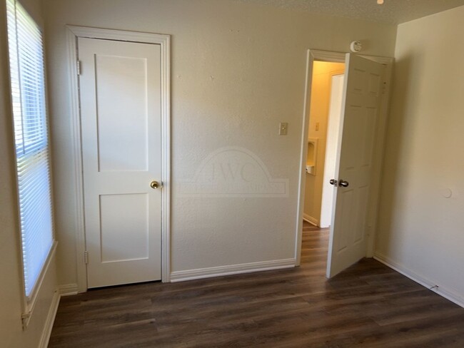Building Photo - ***1st and 2nd Month: 2-weeks Free Rent***...