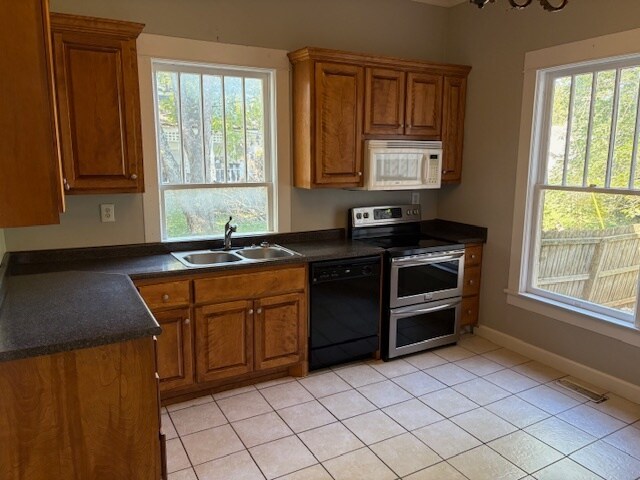 Building Photo - 305 E Lytle St