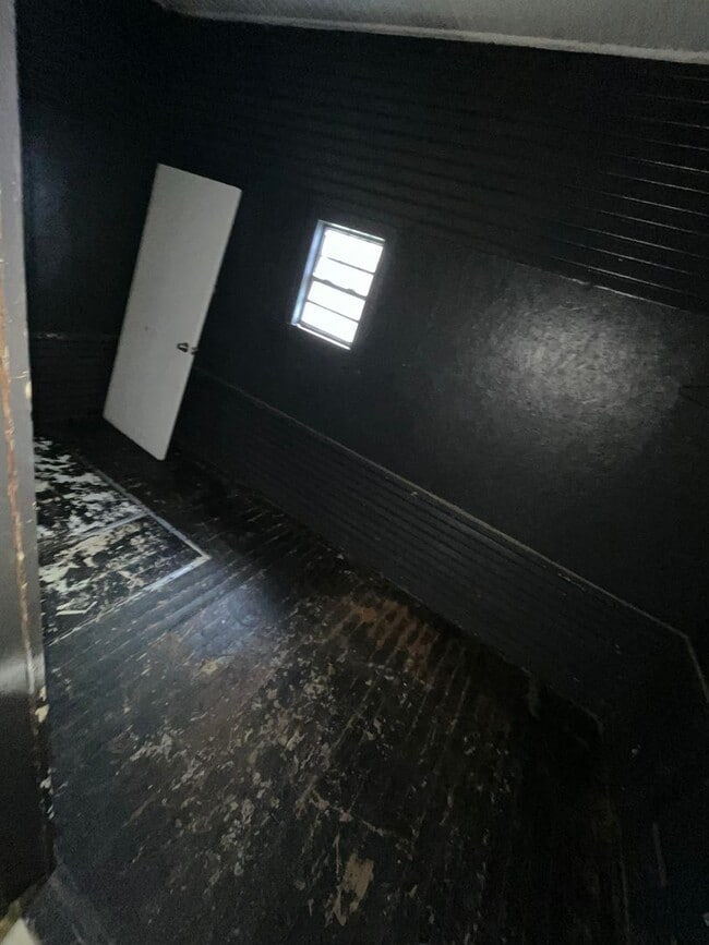 Building Photo - 6407 Henderson Ave