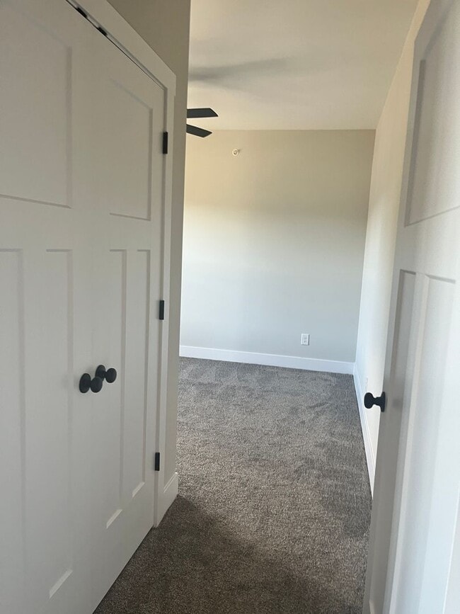 Building Photo - Gorgeous upscale apartment in the heart of...