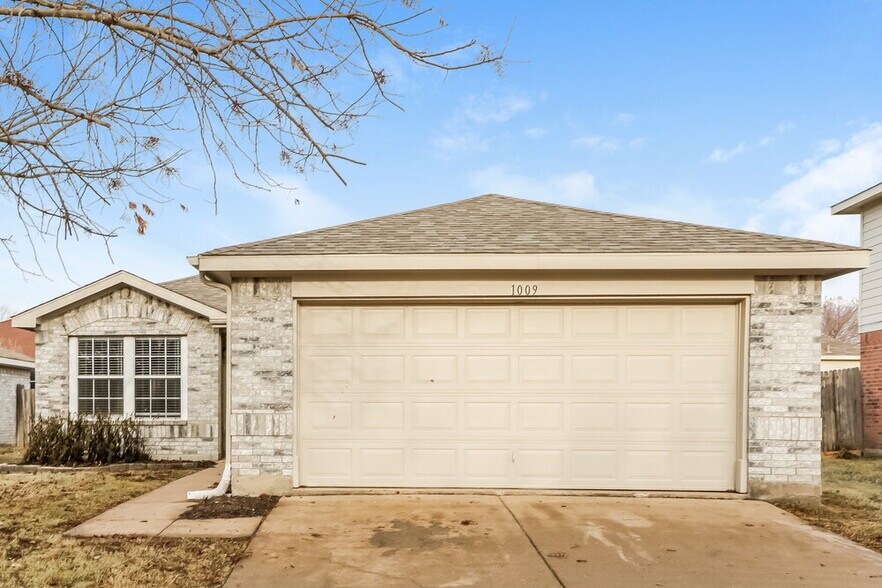 Primary Photo - 1009 Chelsea Ln