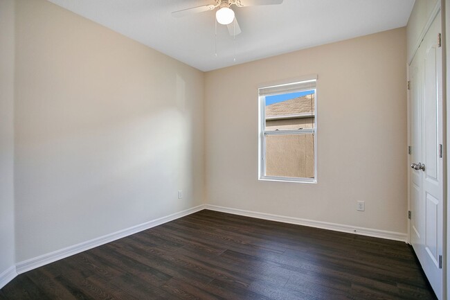 Building Photo - Spacious 3-Bdrm Townhome in Orlando's Gate...