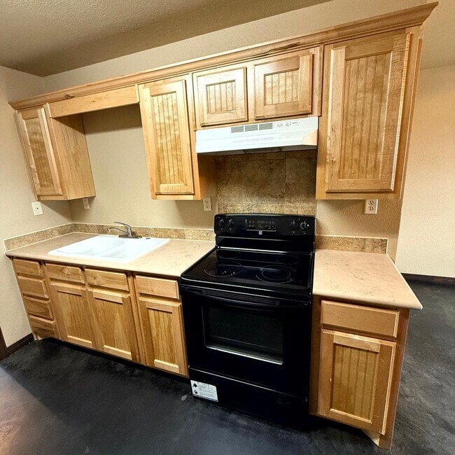 Building Photo - $500 Off 1st Full Month!* All Utilities In...