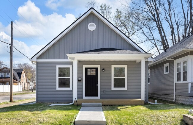 Primary Photo - 2041 N Dexter St
