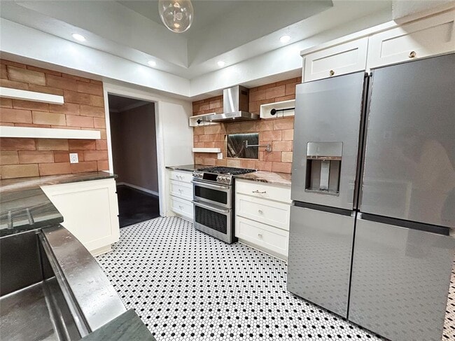 Building Photo - 13228 Green Valley Dr