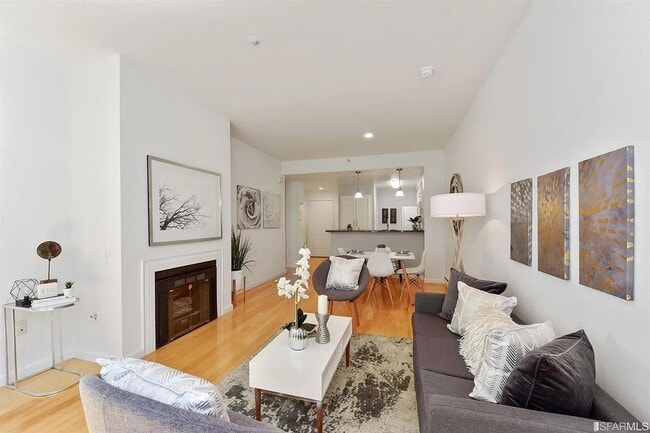 Building Photo - 260 Caldecott Ln