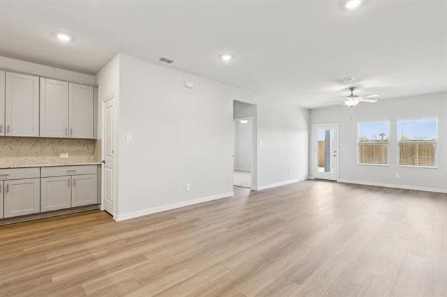 Building Photo - 109 Greenbriar Dr