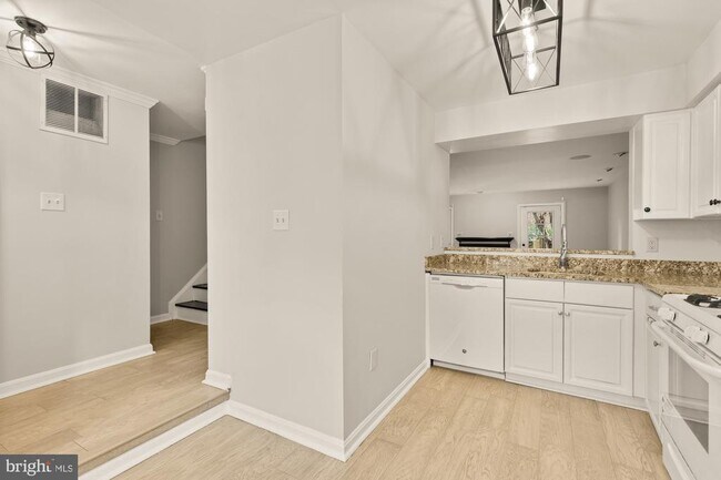 Building Photo - 7553 Chrisland Cove
