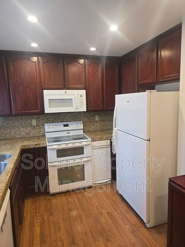 Building Photo - 318 Ridgecrest Cir