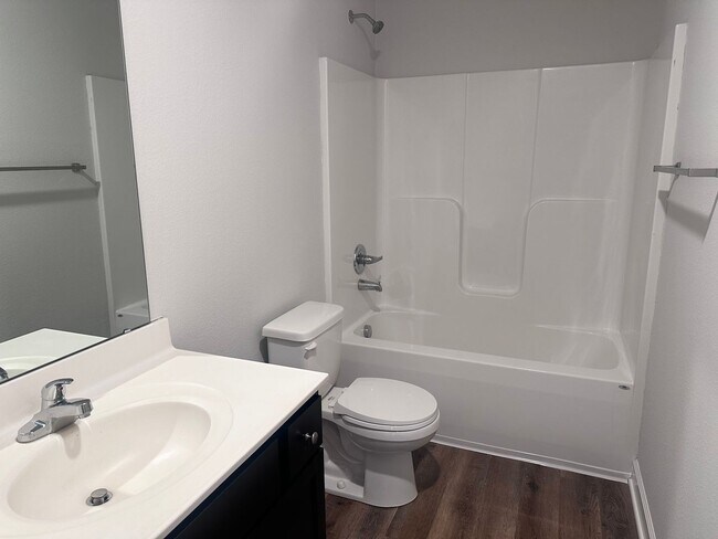 Building Photo - 3 Bed | 2.5 Bath | 2 Car Garage Townhome in Grain Valley w/ Special