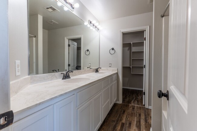 Building Photo - Rent to Own in Edmond!