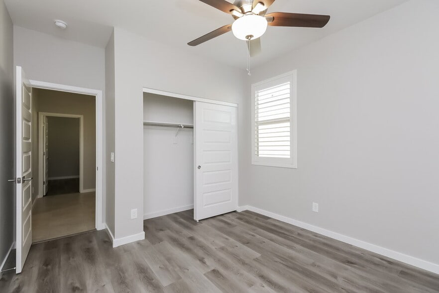 Building Photo - 36083 N Urika Dr