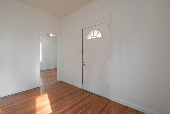 Building Photo - 1323 Columbia St