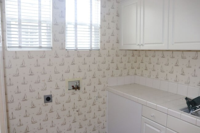 Building Photo - Communication Hill 4 bed 2.5 bath Single Family Home