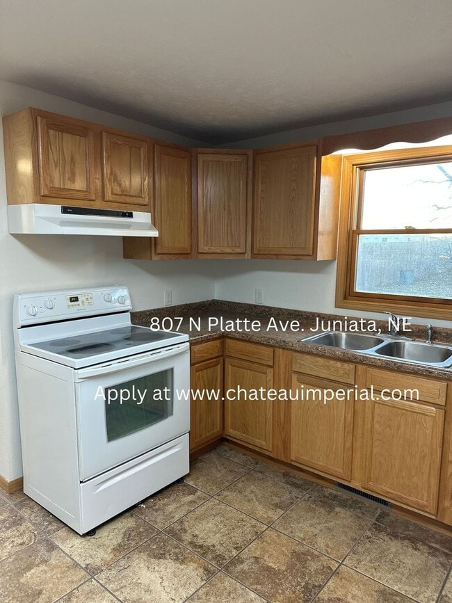 Building Photo - 2 bedroom house