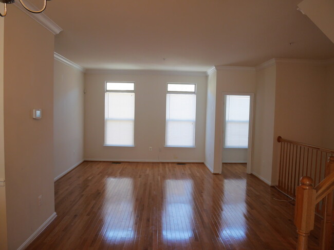 Building Photo - 2 Bedroom Townhome Located In Baltimore Ci...