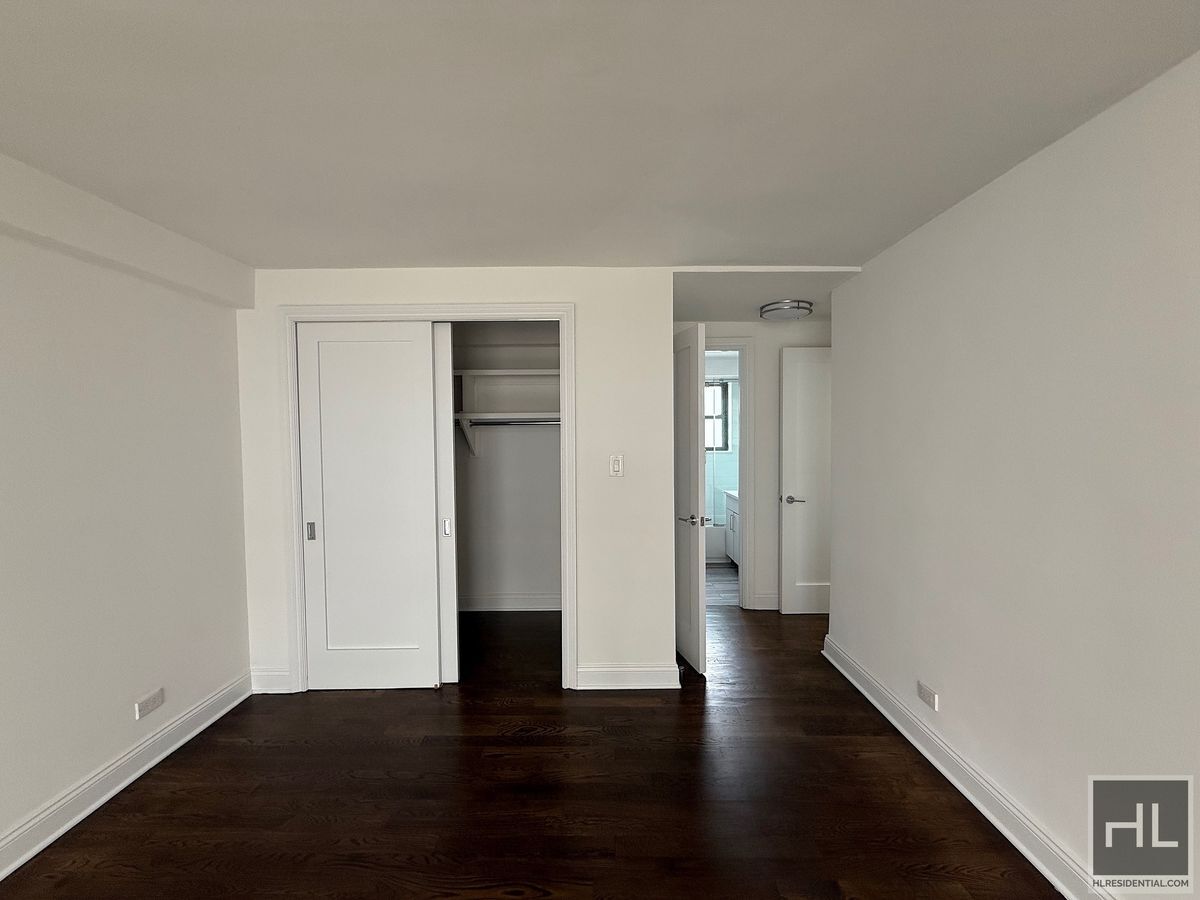 Building Photo - E 16 ST