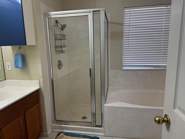 Building Photo - 1712 Darjeeling Dr