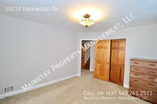 Building Photo - 10239 Parkwood Dr