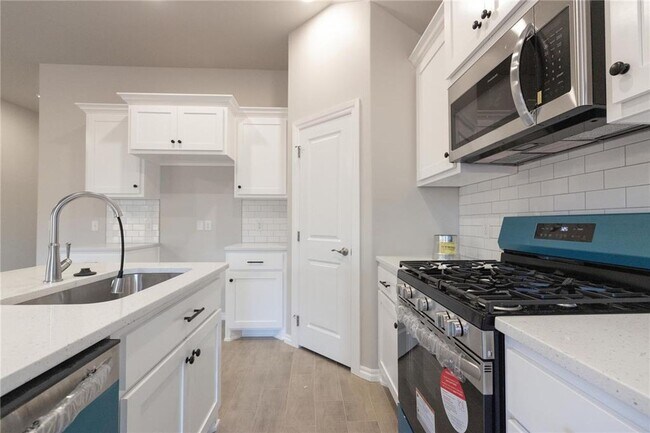 Building Photo - Luxury BRAND NEW 3 Bedroom 2 Bathroom Home...