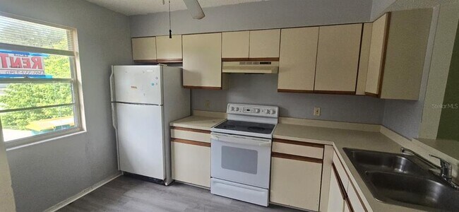 Building Photo - 304 Camillia Ln