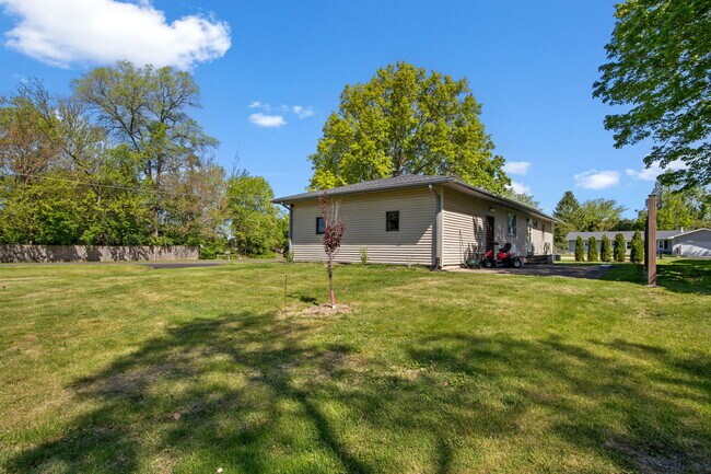 Building Photo - 104 N Spruce St