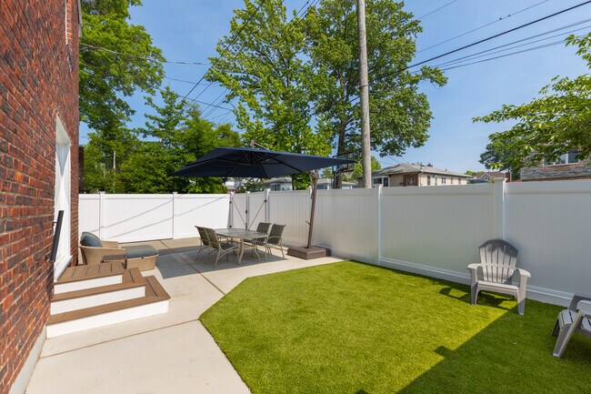 Building Photo - 165 Byrne Ave