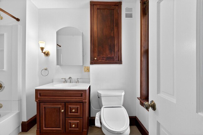 Building Photo - 702 Bloomfield St