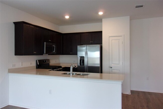 Building Photo - 2725 Louris Ln