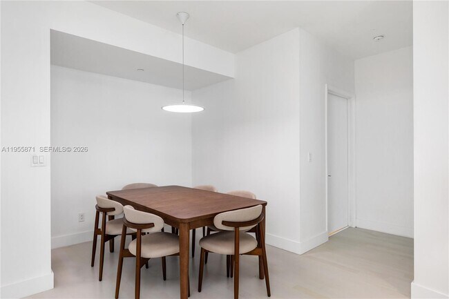 Building Photo - 300 South Pointe Dr