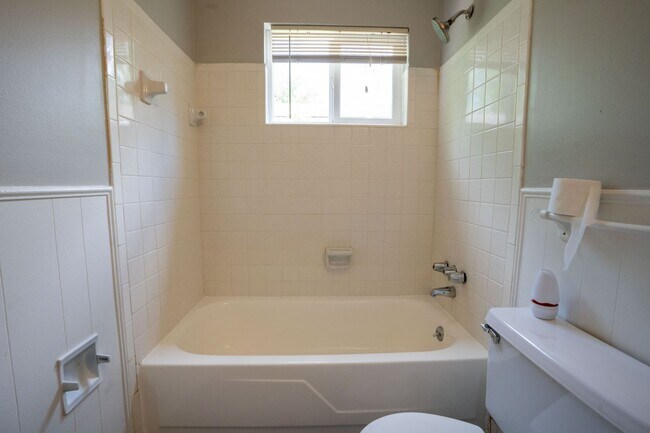 Building Photo - Warren 3 bedroom ranch