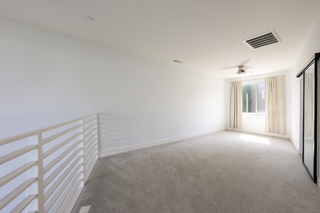 Building Photo - 2434 Via Alta