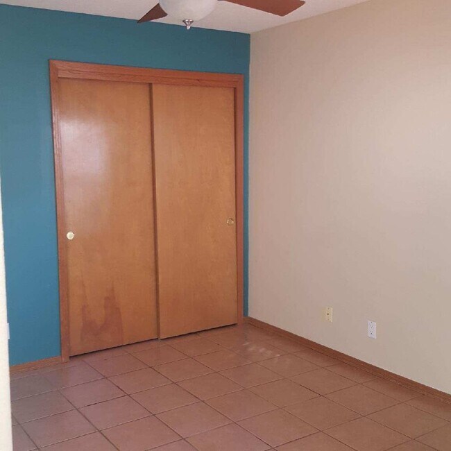 Building Photo - 2BR+1, 2BA, 2CG