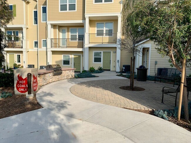 Building Photo - Townhome for rent at Bayside Landing in Im...