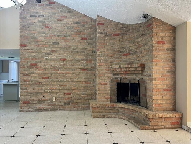 Building Photo - 22615 Indian Knoll Dr