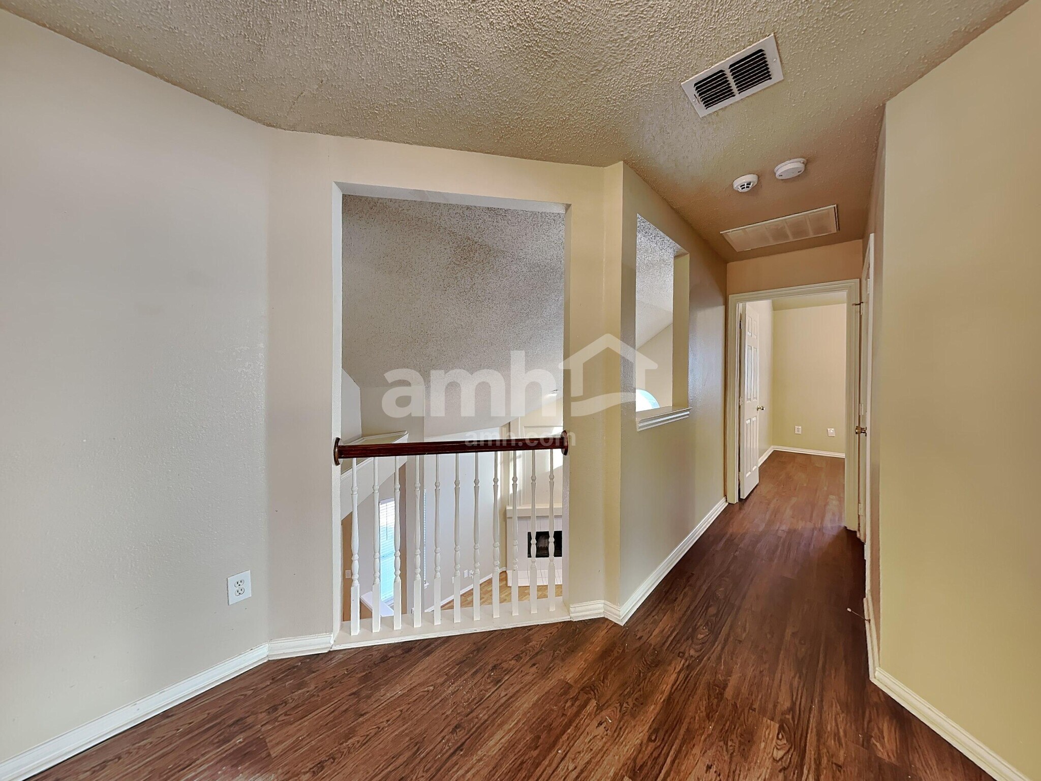 Building Photo - 2306 Valley Creek Dr