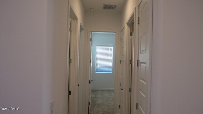 Building Photo - 7710 W Jackrabbit Ln