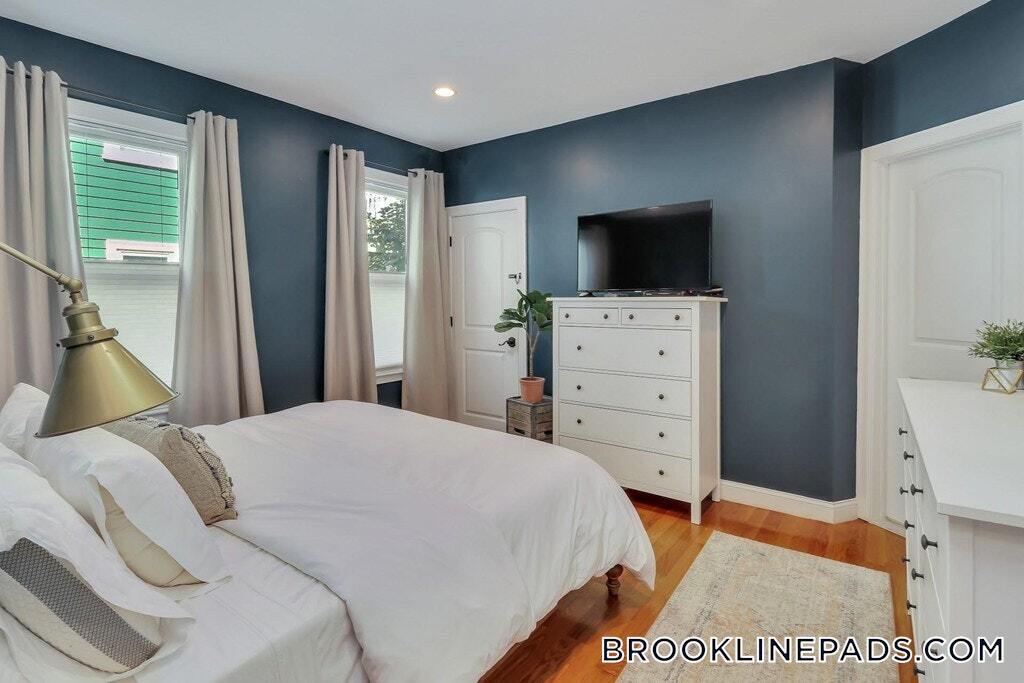 Building Photo - 17 Fairbanks St