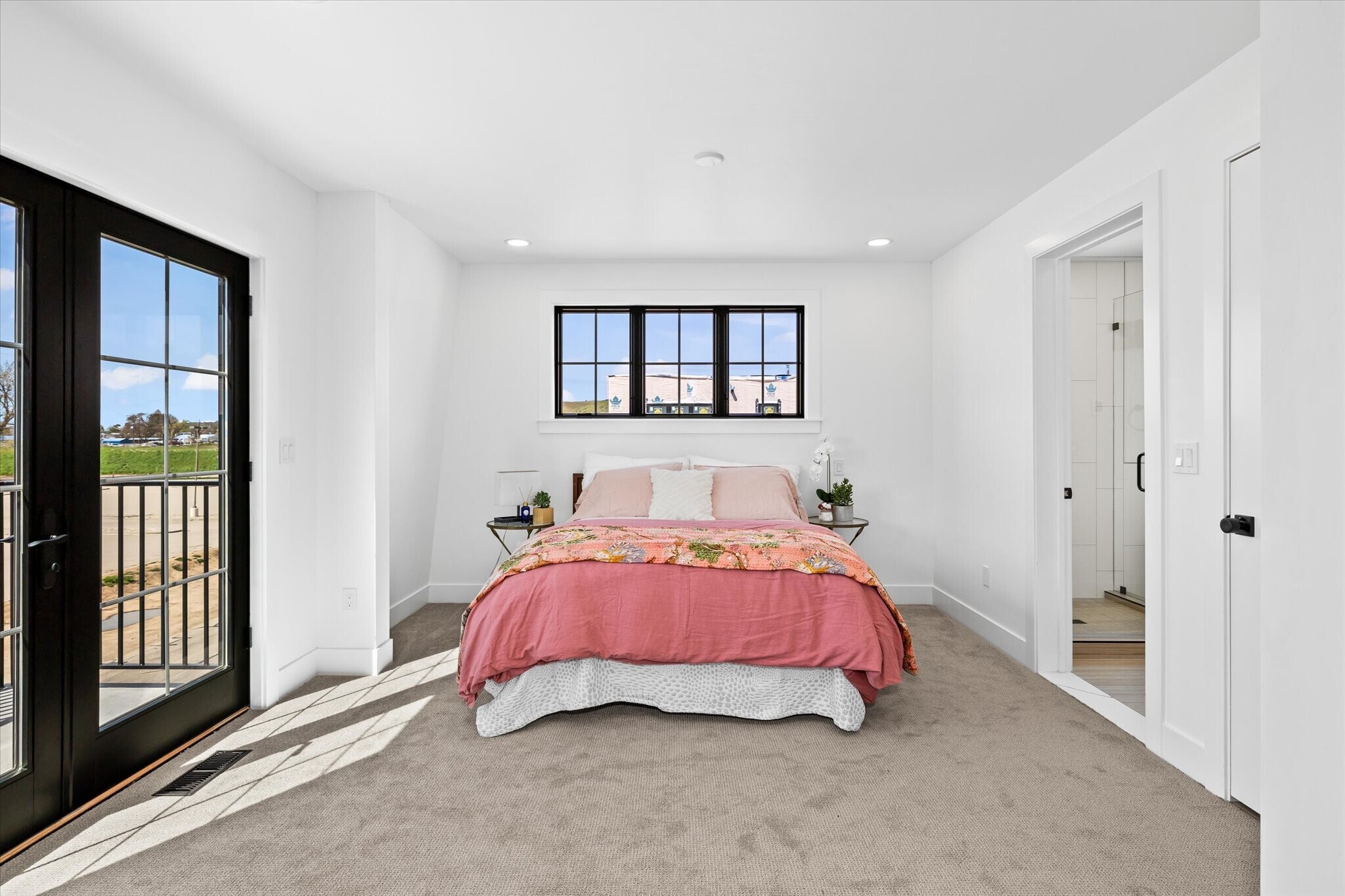 Building Photo - 614 N Avenue H Ave