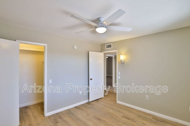 Building Photo - 11838 N Sun Valley Dr