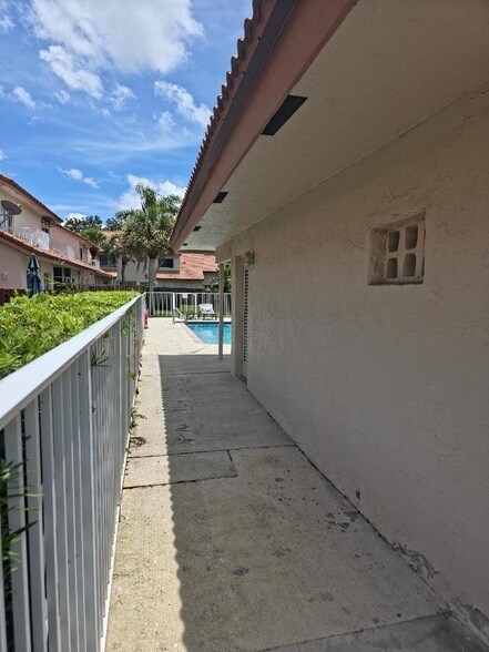 Building Photo - 10939 W Broward Blvd