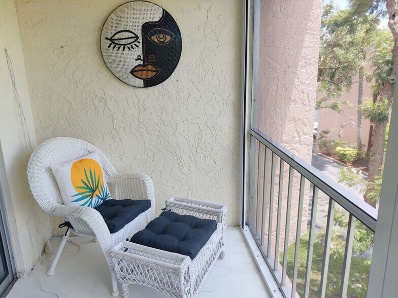 Building Photo - 170 Turtle Lake Ct