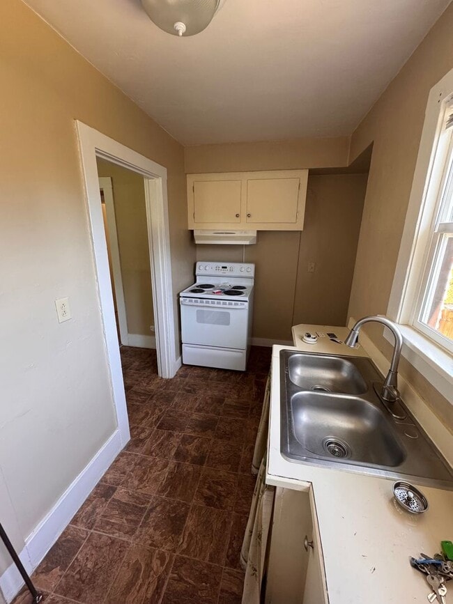 Building Photo - Bremerton Two Bedroom House for rent! Fully Fenced Yard, Available 06/10!