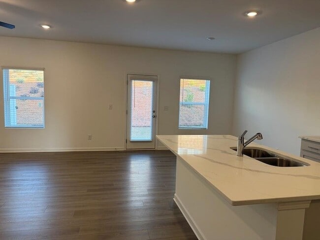 Building Photo - 214 Kinship Dr