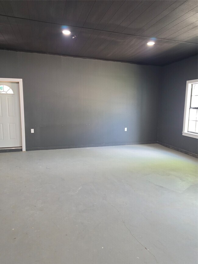 Building Photo - 101 Hackberry St