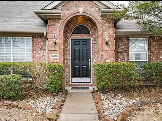 Building Photo - 8401 Greenfield Dr